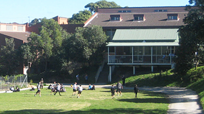 Warrawong High School and Warrawong Intensive English Centrelogo图片