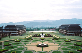 泰国皇太后大学校徽logo图片