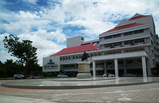 四色菊皇家大学校徽logo图片