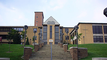 贝拉明大学logo图片