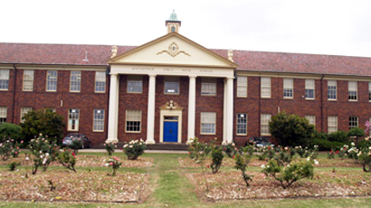 Macarthur Girls High School校徽logo图片
